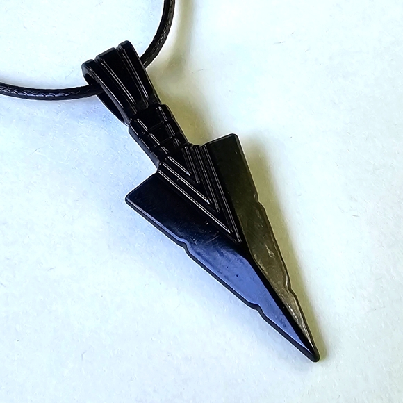 🪓 Steel Arrowhead Necklace - Picture 1 of 7